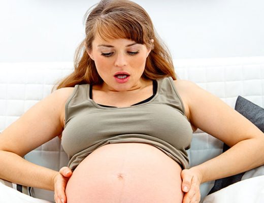 Mẹ bầu có những cơn đau lưng dữ dội có thể là do sắp sinh