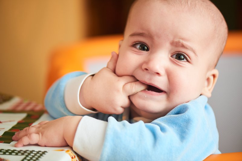 Dấu hiệu khi trẻ bắt đầu mọc răng