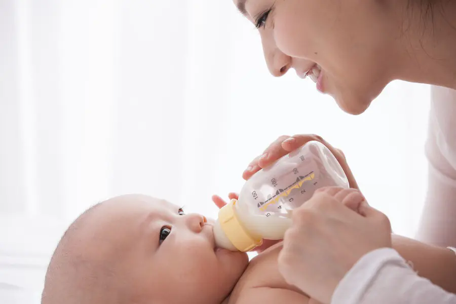 Khi nào mẹ nên cai sữa cho bé?