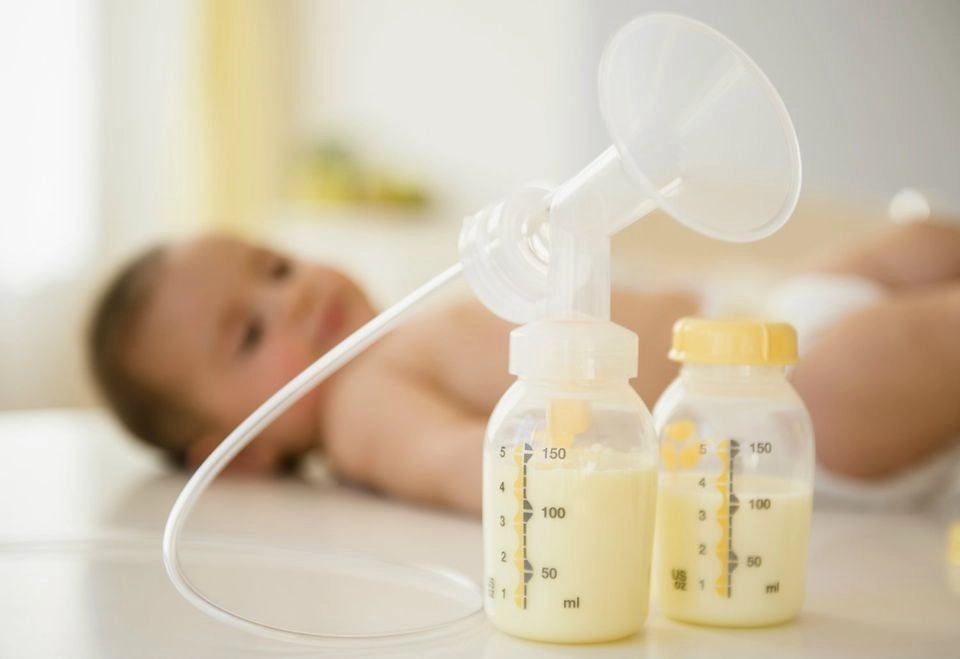 Sử dụng máy hút sữa để sữa nhanh về sau sinh